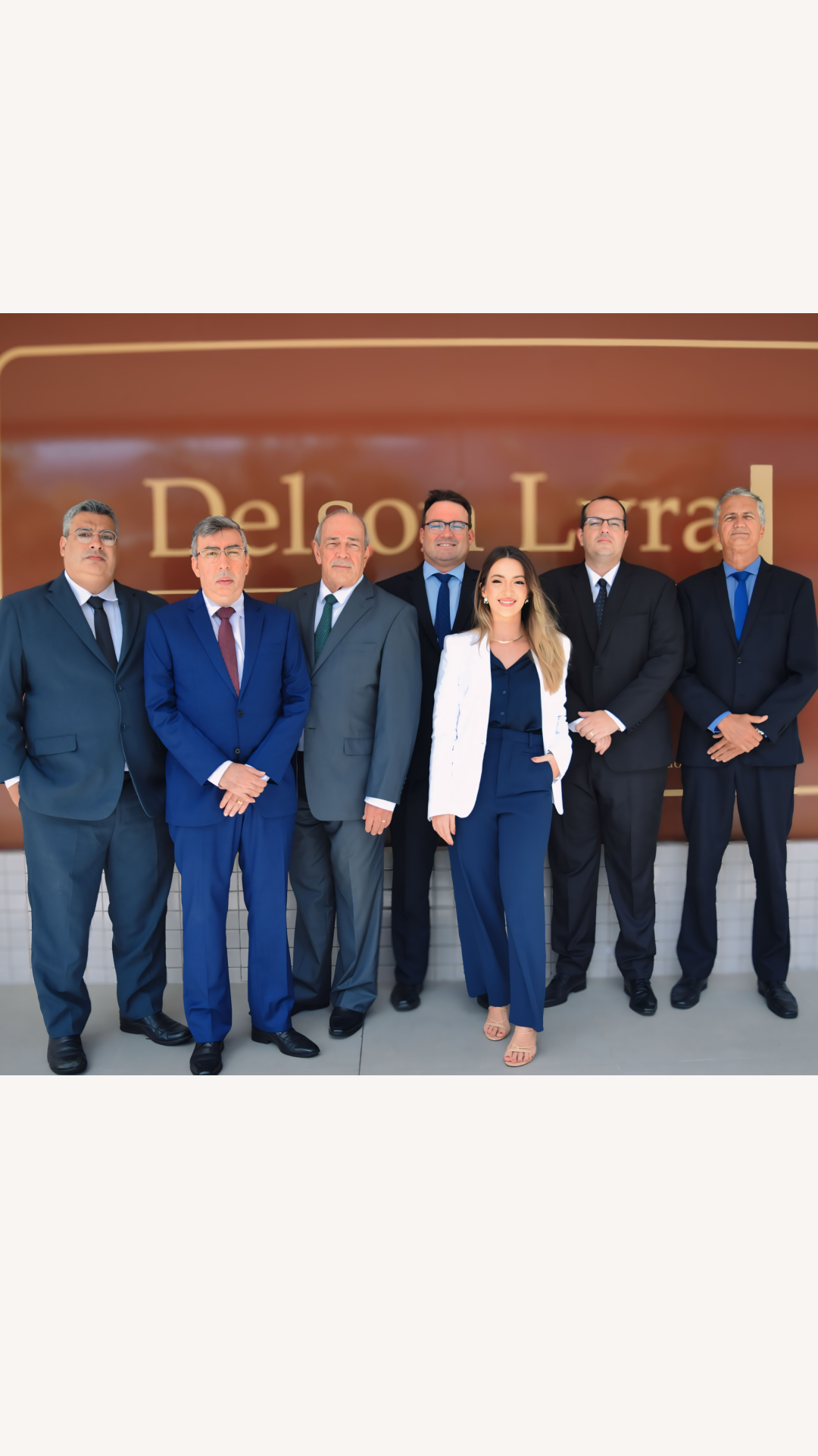 Equipe de advogados Delson Lyra em reunião